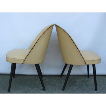 Tylna część foteli z lat 60. wykonanych z drewna